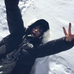 光屁股口交熟妇
