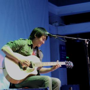 模特中出潮喷视频
